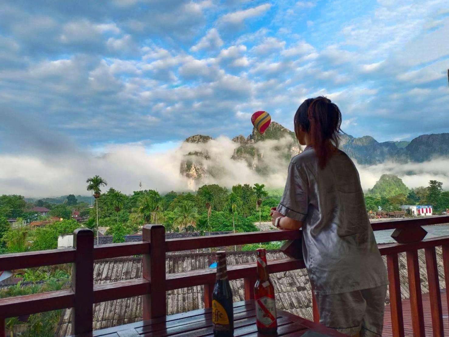 Vang Vieng Hana River View Hotel & Travel المظهر الخارجي الصورة
