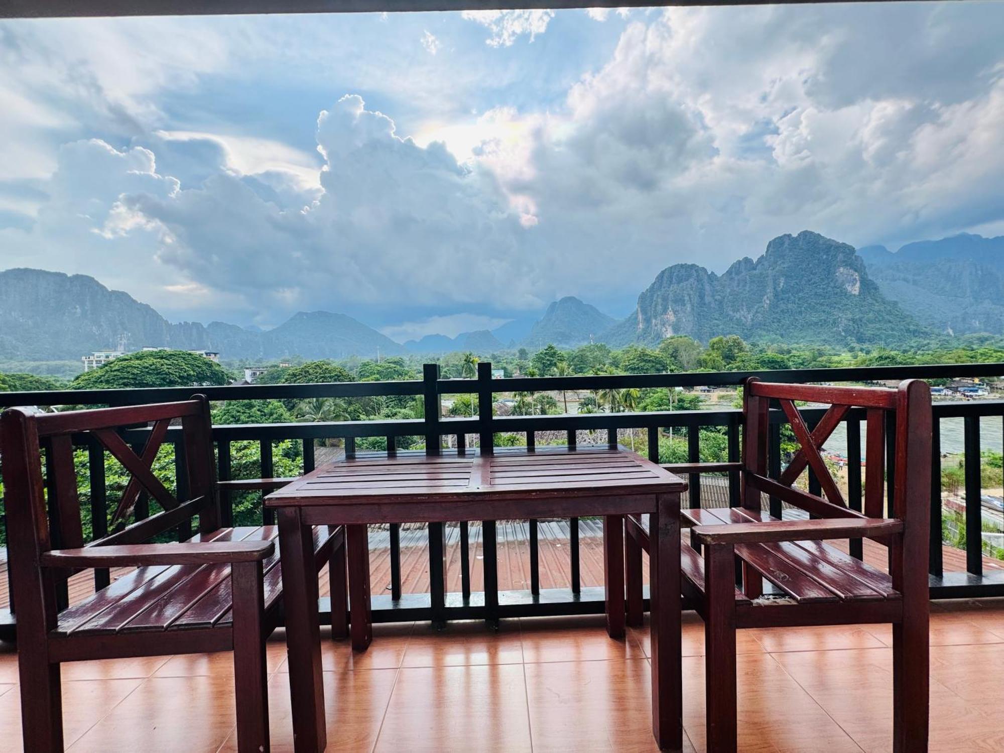 Vang Vieng Hana River View Hotel & Travel المظهر الخارجي الصورة