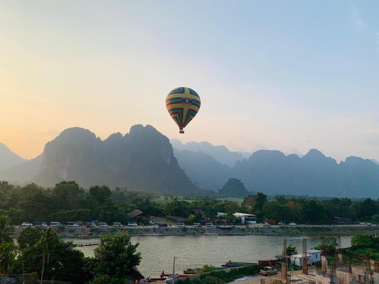 Vang Vieng Hana River View Hotel & Travel المظهر الخارجي الصورة