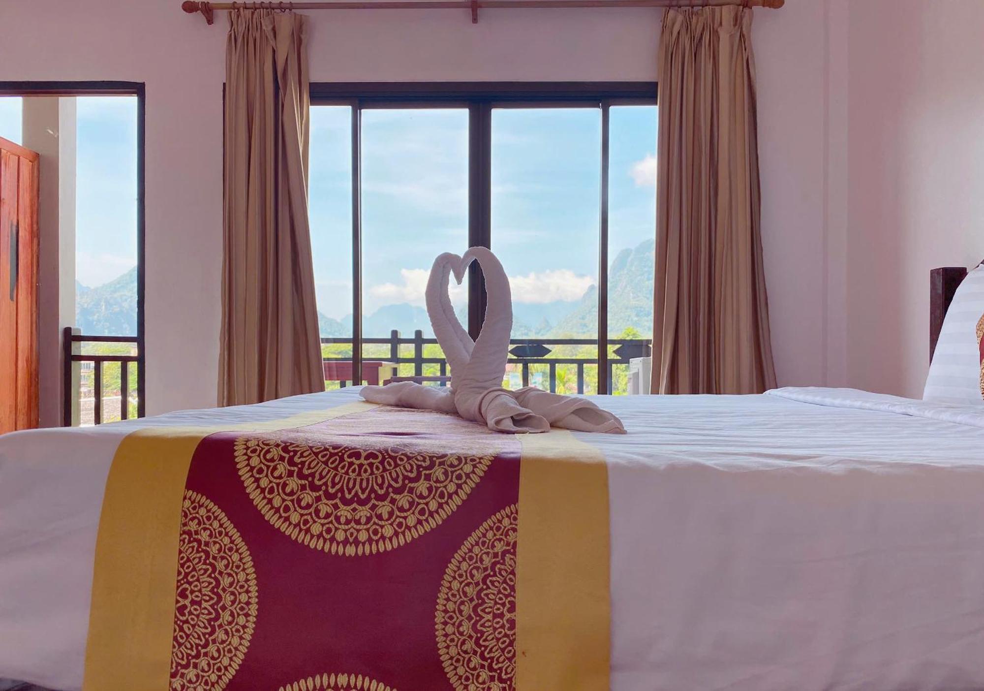 Vang Vieng Hana River View Hotel & Travel المظهر الخارجي الصورة