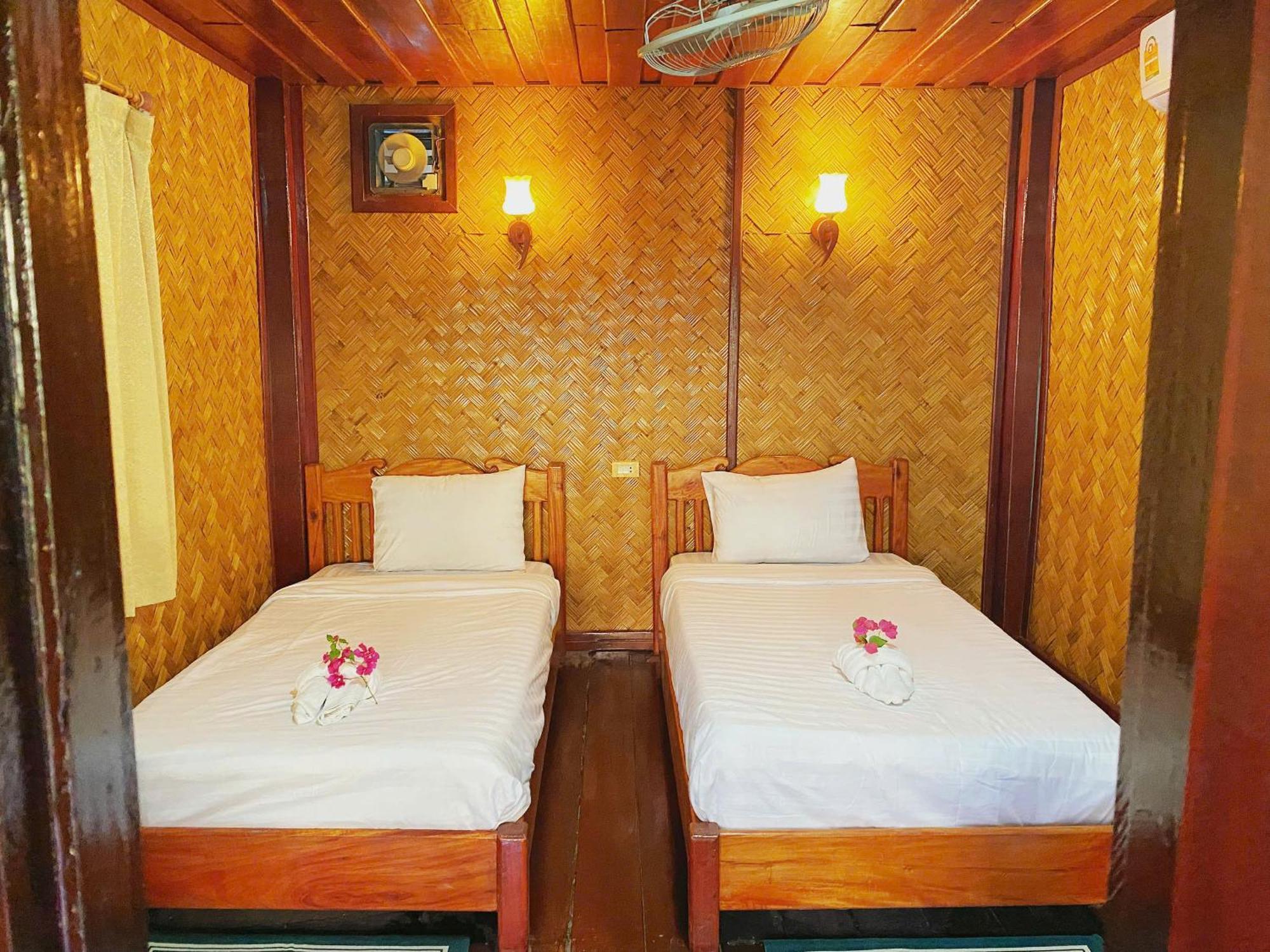 Vang Vieng Hana River View Hotel & Travel المظهر الخارجي الصورة