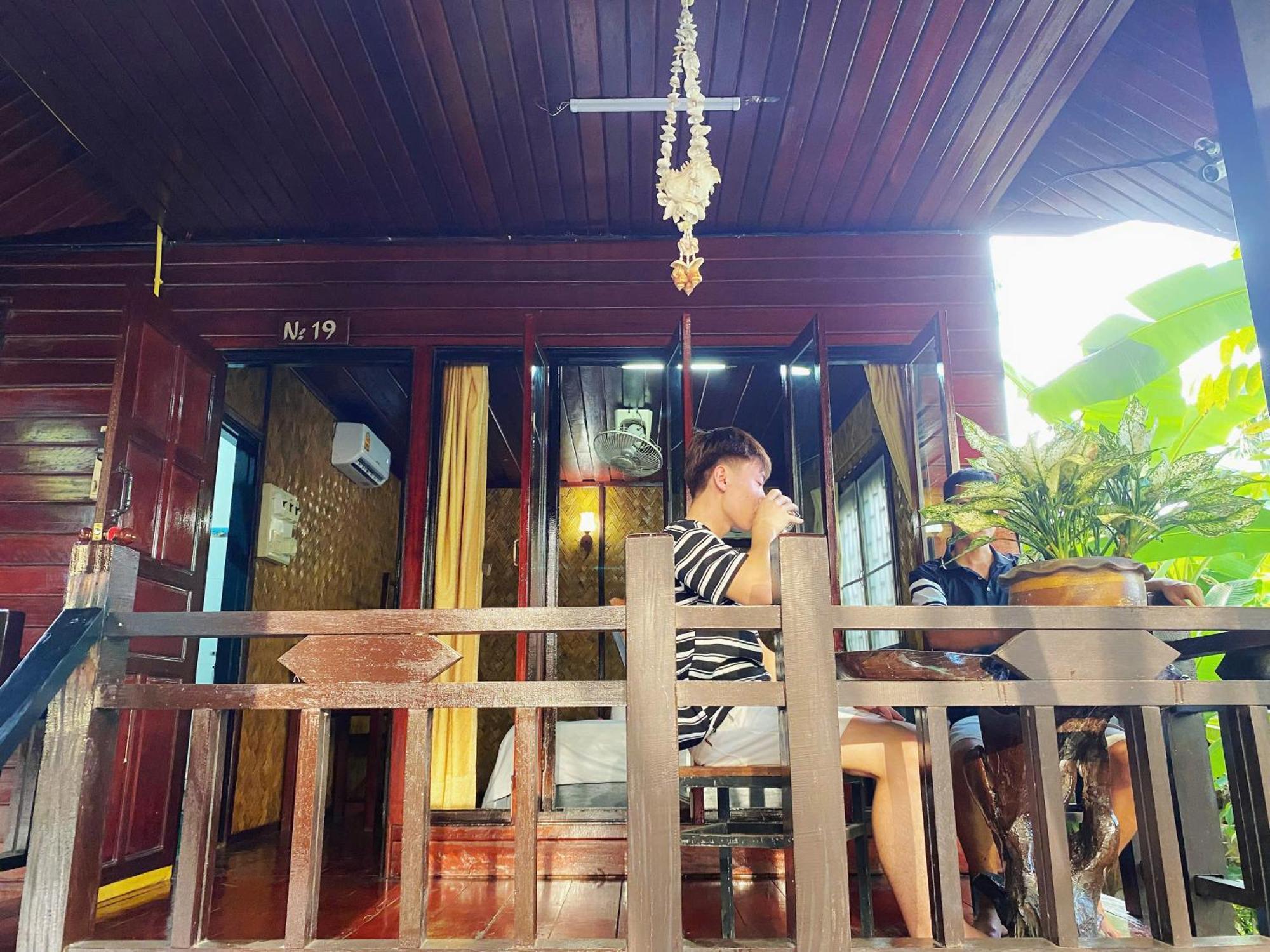 Vang Vieng Hana River View Hotel & Travel المظهر الخارجي الصورة
