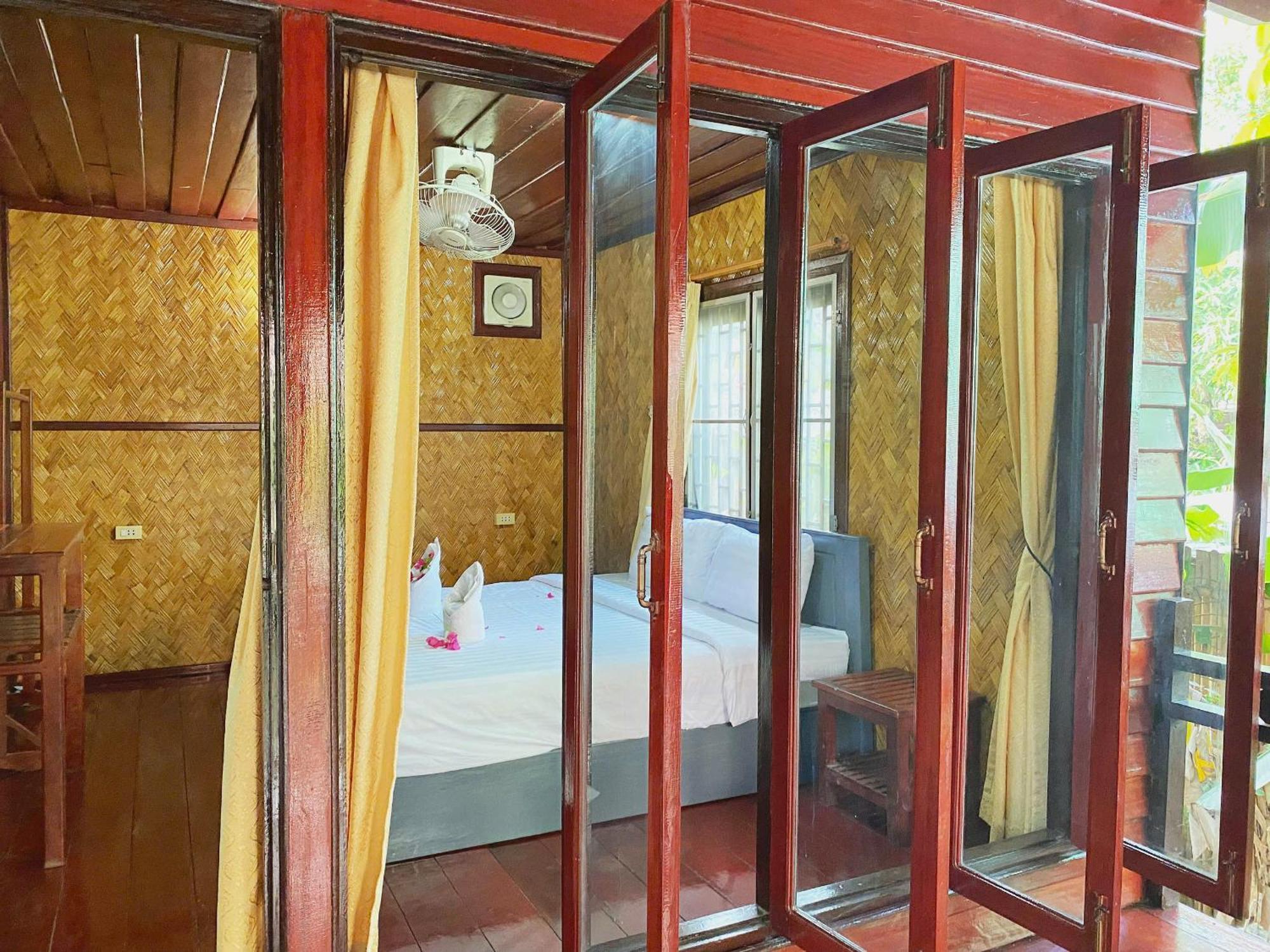 Vang Vieng Hana River View Hotel & Travel المظهر الخارجي الصورة